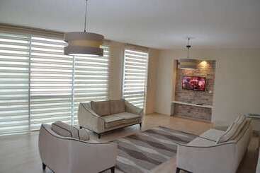 216 Hill Suites