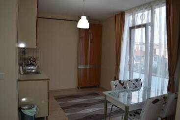 216 Hill Suites
