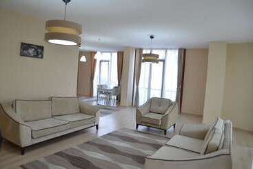 216 Hill Suites