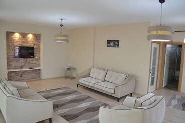 216 Hill Suites