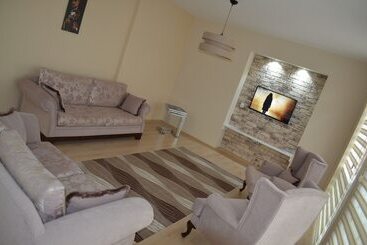 216 Hill Suites