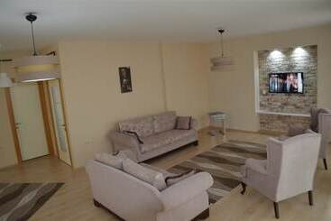 216 Hill Suites