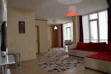 216 Hill Suites