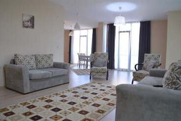 216 Hill Suites