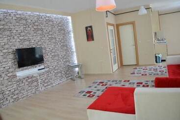216 Hill Suites