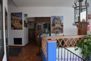 مسافرخانه Rural La Posada De Las Cigüeñas