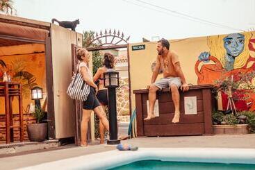 Los Amigos Nest Hostel