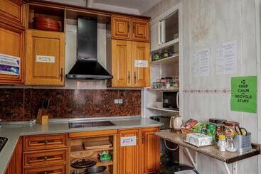 پانسیون Hostel Triana Backpackers