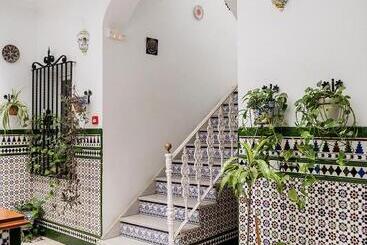 پانسیون Hostel Triana Backpackers