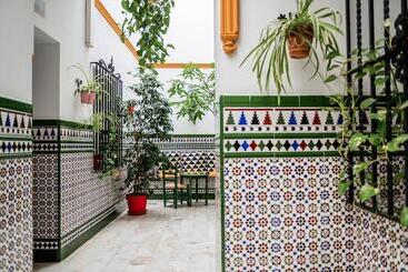 پانسیون Hostel Triana Backpackers