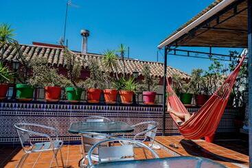 پانسیون Hostel Triana Backpackers