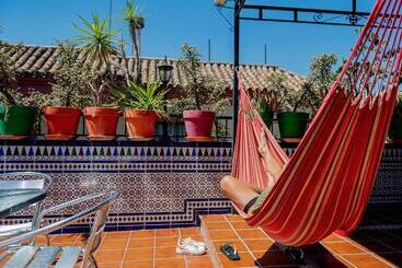 پانسیون Hostel Triana Backpackers