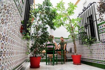 پانسیون Hostel Triana Backpackers