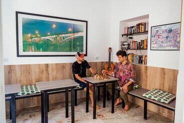 پانسیون Hostel Triana Backpackers