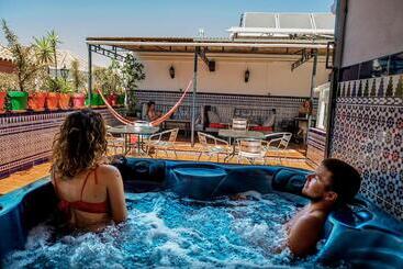 پانسیون Hostel Triana Backpackers