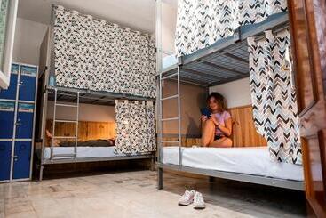 پانسیون Hostel Triana Backpackers