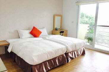 پانسیون Sun Moon Lake Yue Retreat