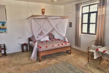 تختخواب و صبحانه Moonshine Villa