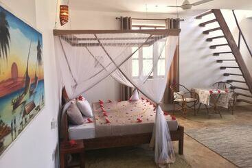 تختخواب و صبحانه Moonshine Villa