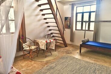 تختخواب و صبحانه Moonshine Villa