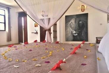 تختخواب و صبحانه Moonshine Villa