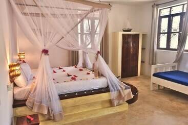 تختخواب و صبحانه Moonshine Villa