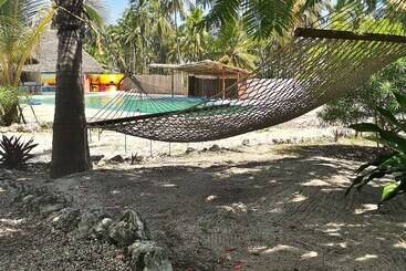 تختخواب و صبحانه Moonshine Villa