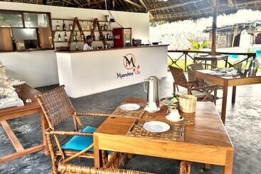 تختخواب و صبحانه Moonshine Villa