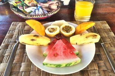 تختخواب و صبحانه Moonshine Villa