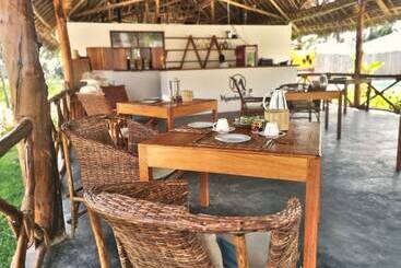 تختخواب و صبحانه Moonshine Villa