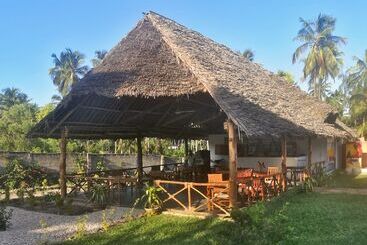 تختخواب و صبحانه Moonshine Villa