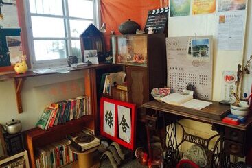 Century Green Lodge   Hostel