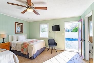مسافرخانه Island Motel Obx