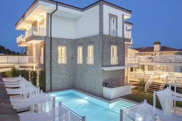 هتل Cunda Pur Beyaz
