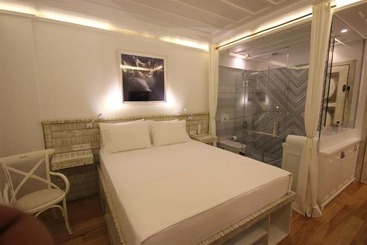 هتل Cunda Pur Beyaz