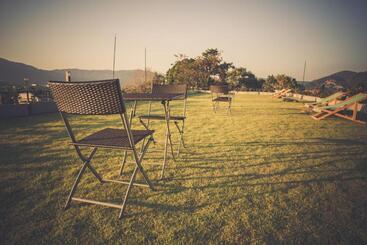 هتل Studio Apartments On A Hill