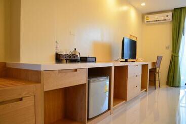 هتل Studio Apartments On A Hill