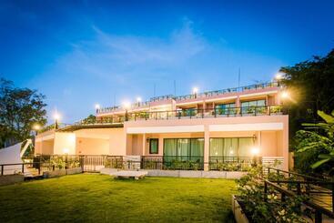 هتل Studio Apartments On A Hill