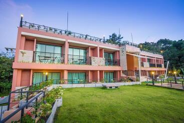 هتل Studio Apartments On A Hill