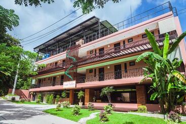 هتل Studio Apartments On A Hill