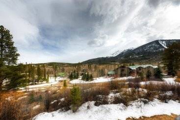 Mountainside Condominiums By Crmr