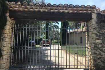 پانسیون Gites La Tulisse à Vaison La Romaine