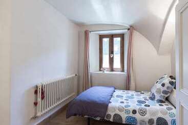 تختخواب و صبحانه Bed End Breakfast Du Centre