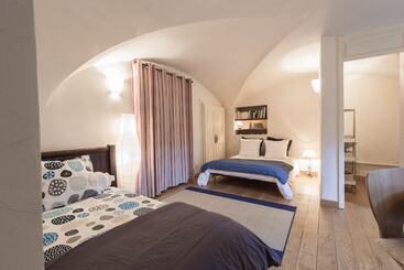 تختخواب و صبحانه Bed End Breakfast Du Centre