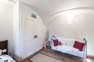 تختخواب و صبحانه Bed End Breakfast Du Centre