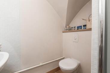 تختخواب و صبحانه Bed End Breakfast Du Centre