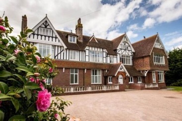 تختخواب و صبحانه The Grange Boutique Guest House