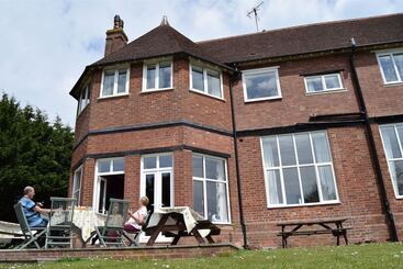 تختخواب و صبحانه The Grange Boutique Guest House