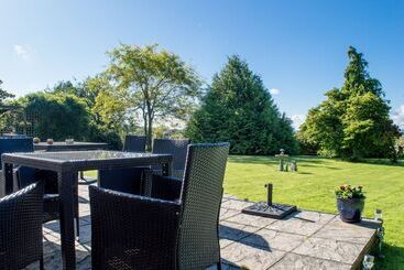 تختخواب و صبحانه The Grange Boutique Guest House
