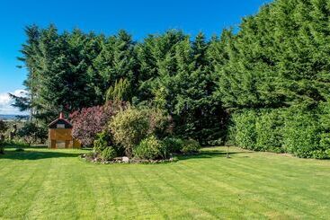 تختخواب و صبحانه The Grange Boutique Guest House